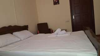 Хостелы F & F Hostel Ереван Двухместный номер Делюкс с 1 кроватью (для 2 взрослых и 1 ребенка)-6