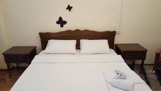 Хостелы F & F Hostel Ереван Двухместный номер Делюкс с 1 кроватью (для 2 взрослых и 1 ребенка)-4